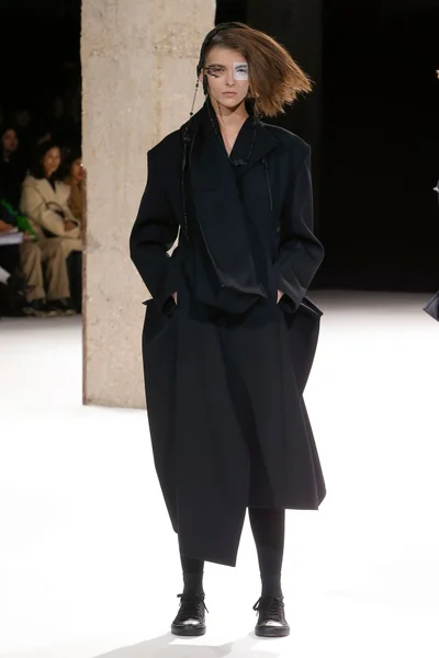 Look 15